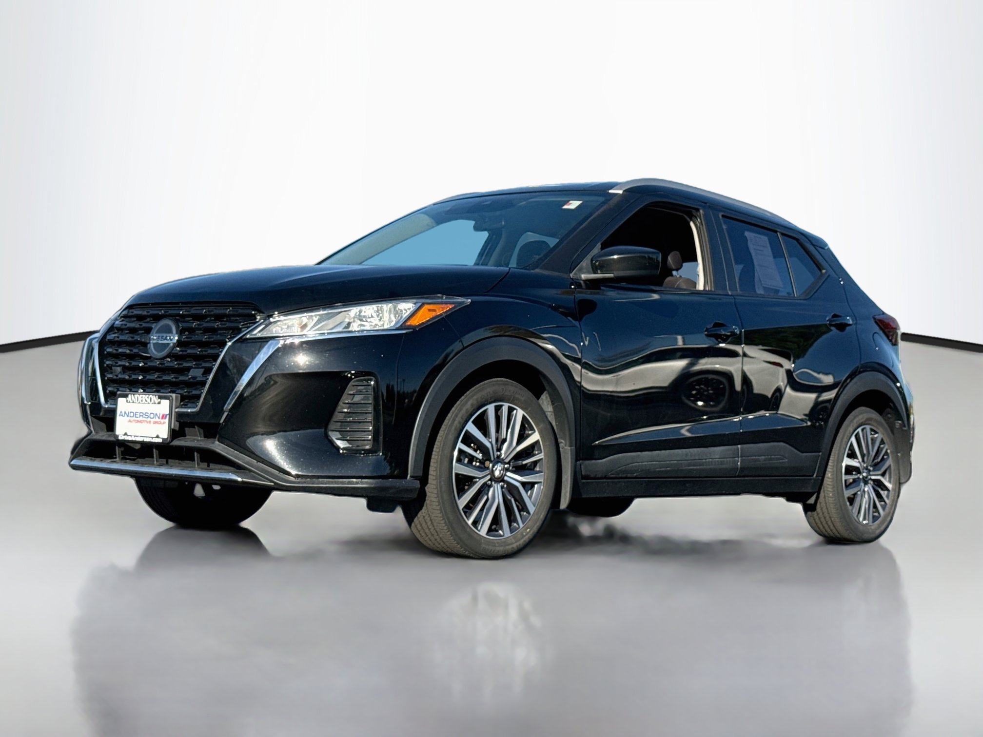 Used 2021 Nissan Kicks SV FWD image 3
