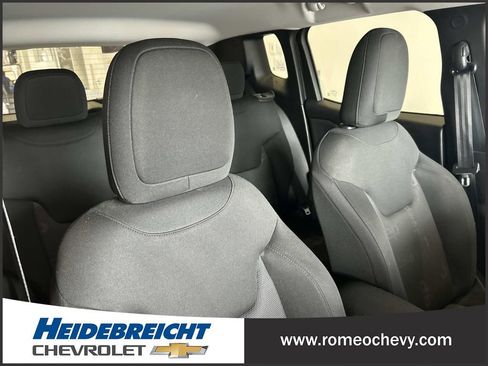 Used 2016 Jeep Renegade Latitude FWD image 34