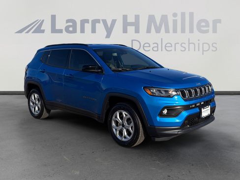 Used 2025 Jeep Compass Latitude w/ Convenience Group image 8