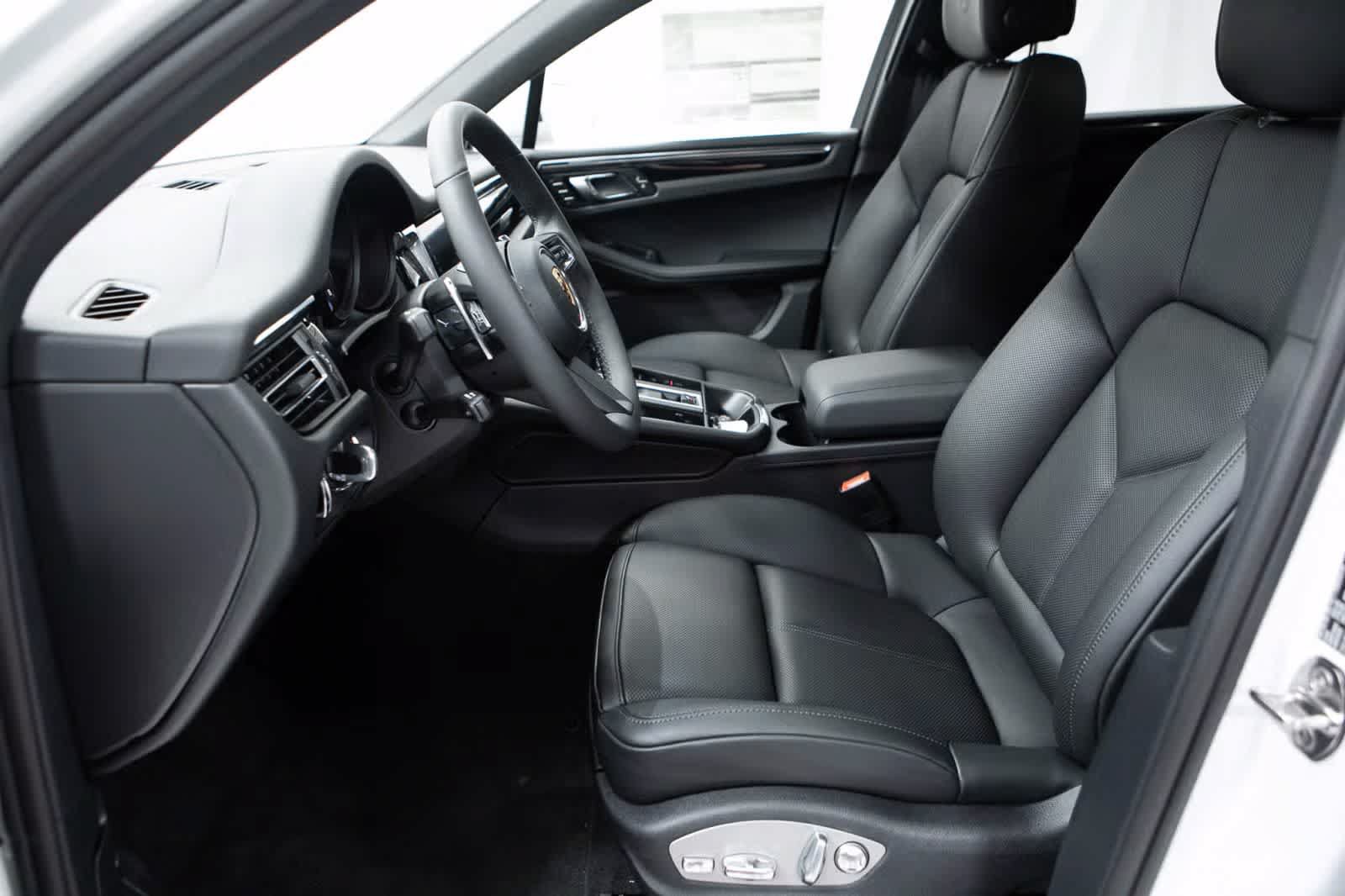 Certified 2026 Porsche Macan AWD/4WD image 23