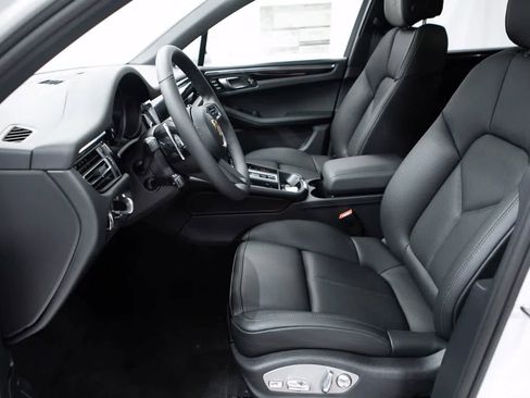 Certified 2026 Porsche Macan AWD/4WD image 23