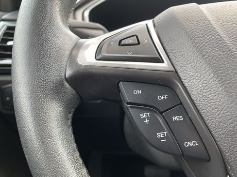 Used 2016 Ford Fusion SE FWD image 19