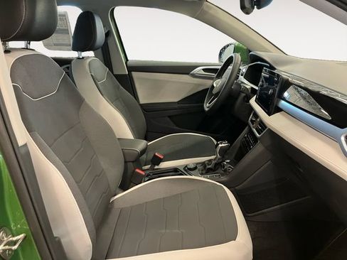 New 2026 Volkswagen Taos SE image 15