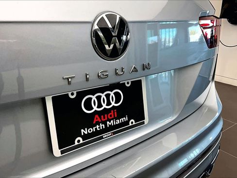 Used 2023 Volkswagen Tiguan SE R-Line image 9