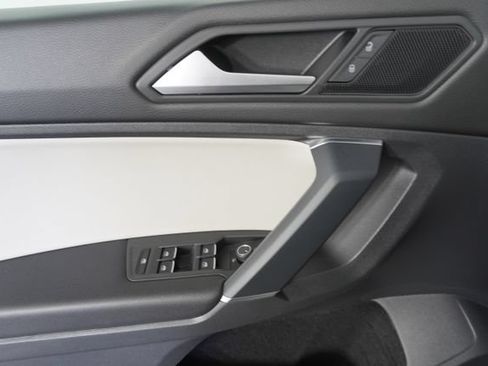 Used 2020 Volkswagen Tiguan SE w/ Panoramic Sunroof Package FWD image 20