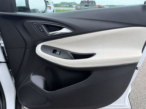 Used 2022 Buick Encore GX Select FWD image 34