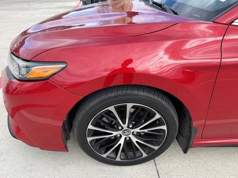 Used 2020 Toyota Camry SE image 4