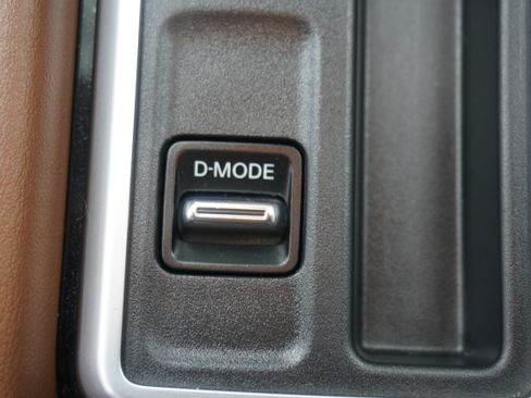 Used 2023 Nissan Pathfinder Platinum w/ Lighting Package (N93) FWD image 30