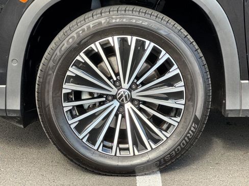 Used 2025 Volkswagen Tiguan S w/ 18" Wheel Package image 24