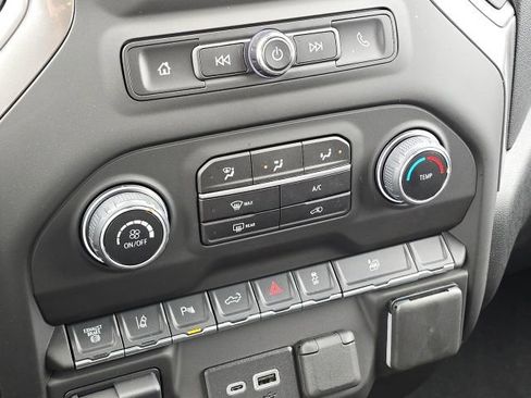 Used 2025 Chevrolet Silverado 2500 Custom w/ Custom Value Package image 32