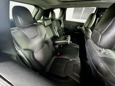 Used 2022 Jeep Cherokee Limited w/ Mopar Interior Package image 26