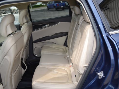 Used 2017 Lincoln MKX Reserve w/ Lincoln MKX Climate Package image 47