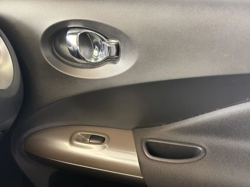Used 2014 Nissan Juke SL FWD image 17