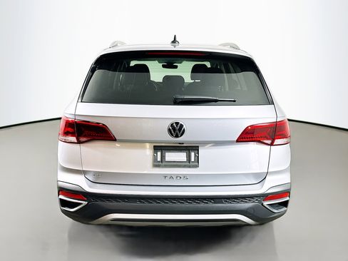 Used 2024 Volkswagen Taos SE image 6
