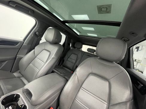 Certified 2020 Porsche Cayenne image 18