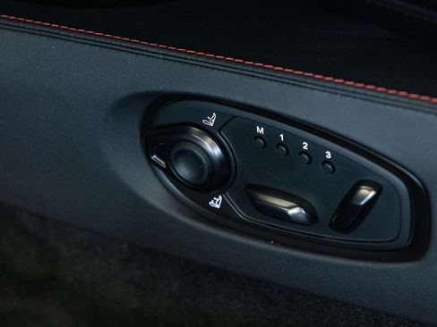 Used 2025 Aston Martin V8 Vantage Coupe image 32