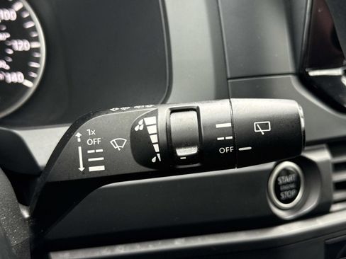 Used 2024 Nissan Pathfinder S image 16