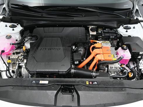 Used 2025 Hyundai Elantra SEL FWD image 9