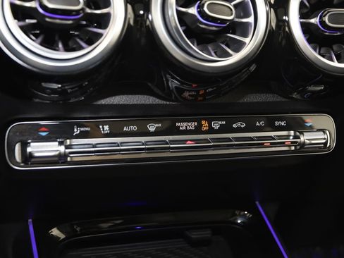 Used 2023 Mercedes-Benz GLB 250 4MATIC image 28