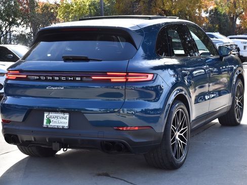 Used 2025 Porsche Cayenne Base image 8