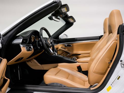 Used 2018 Porsche 911 Turbo image 21