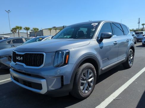 Certified 2025 Kia Telluride LX image 4