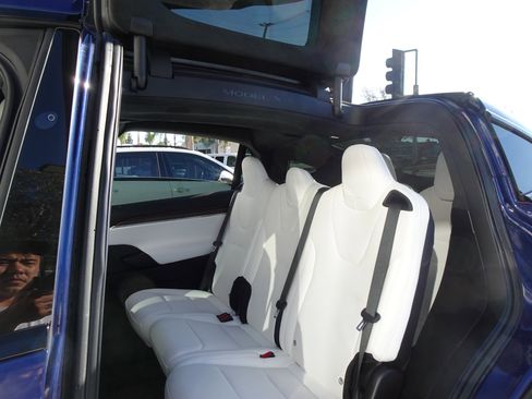 Used 2023 Tesla Model X image 16