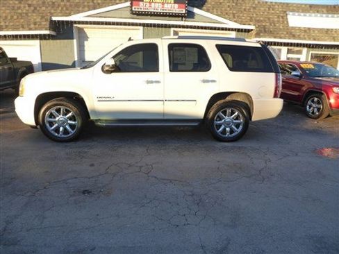 Used 2011 GMC Yukon Denali image 2