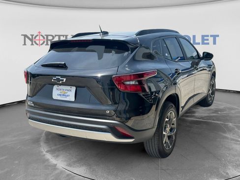 Used 2024 Chevrolet Trax LT w/ Driver Confidence Package FWD image 5