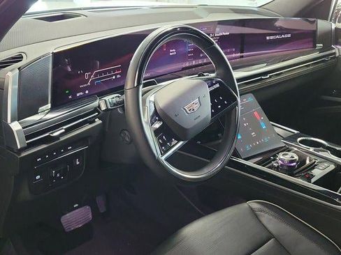 Certified 2025 Cadillac Escalade ESV Sport image 10