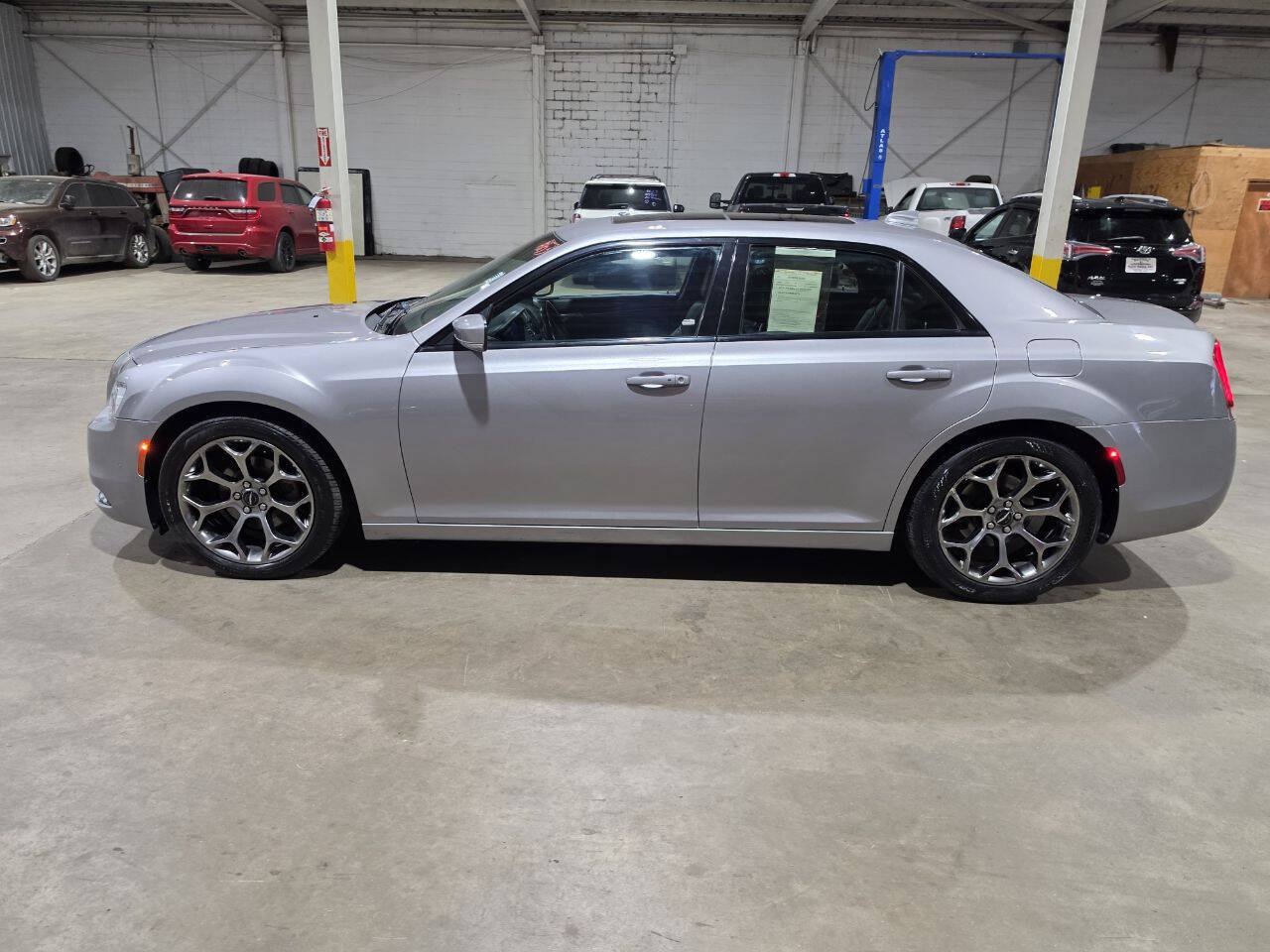 Used 2018 Chrysler 300 S w/ Safetytec Plus Group RWD image 5