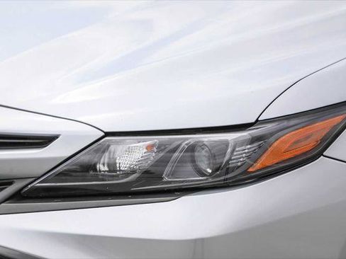 Certified 2022 Toyota Camry SE FWD image 8