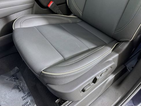 New 2025 Chevrolet Suburban Premier image 19