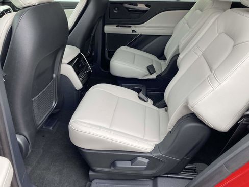 New 2025 Lincoln Aviator AWD w/ Equipment Group 101A image 17