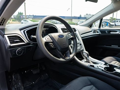 Used 2016 Ford Fusion SE FWD image 23