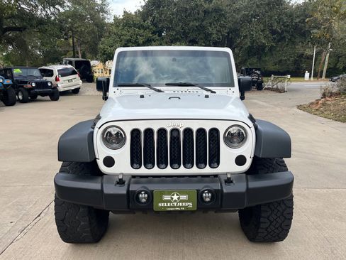 Used 2016 Jeep Wrangler Unlimited Rubicon w/ Connectivity Group image 2