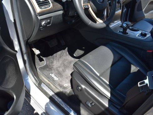 Used 2014 Jeep Grand Cherokee Overland w/ Advanced Technology Group AWD/4WD image 18