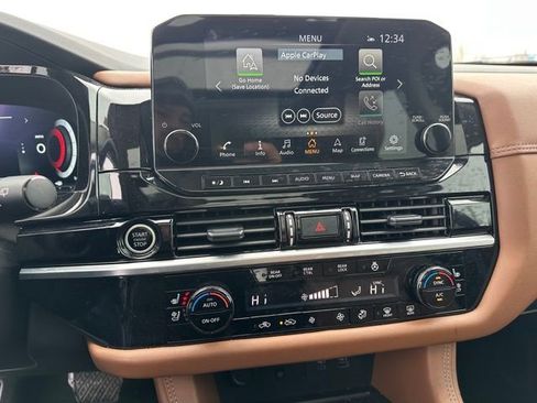 Used 2024 Nissan Pathfinder Platinum w/ Lighting Package (N92) FWD image 25