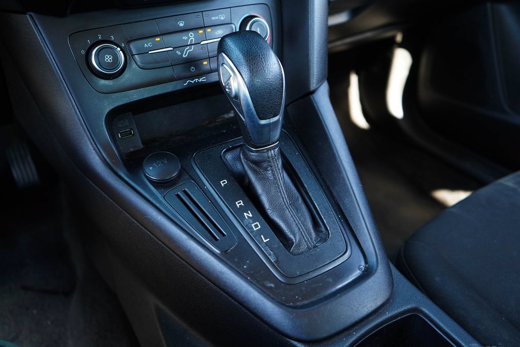 Used 2018 Ford Focus SE FWD image 12