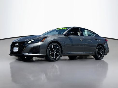 Used 2023 Nissan Altima 2.5 SR FWD image 11