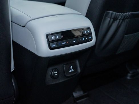 Used 2023 Hyundai Palisade SEL w/ Premium Package AWD/4WD image 22