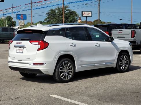 Used 2022 GMC Terrain Denali w/ Denali Premium Package AWD/4WD image 5