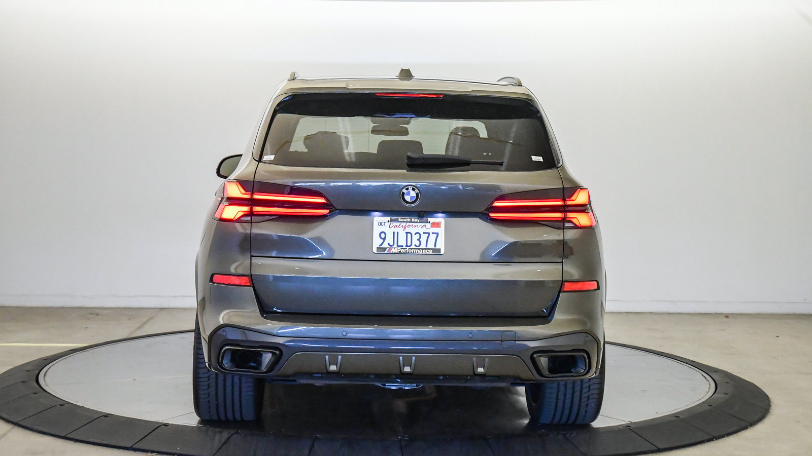 Certified 2024 BMW X5 xDrive40i w/ M Sport Package AWD/4WD image 3