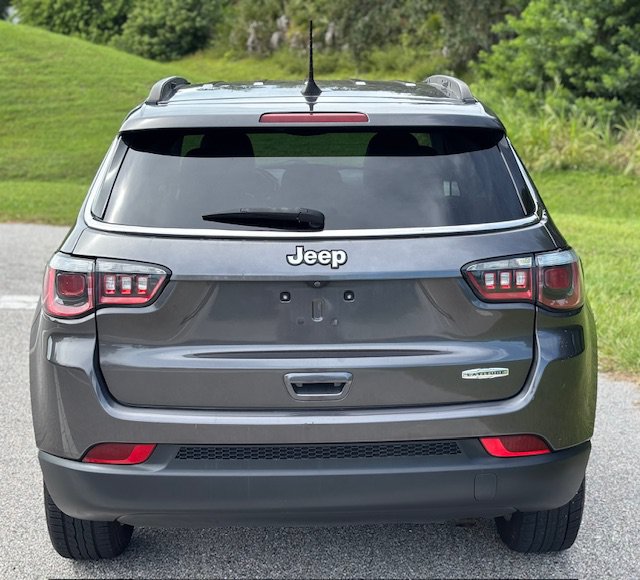 Used 2018 Jeep Compass Latitude w/ Popular Equipment Group FWD image 7
