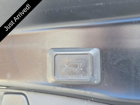 Used 2021 Toyota RAV4 XLE w/ Convenience Package FWD image 13