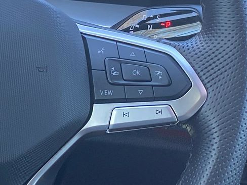 Used 2025 Volkswagen Tiguan SE R-Line image 8