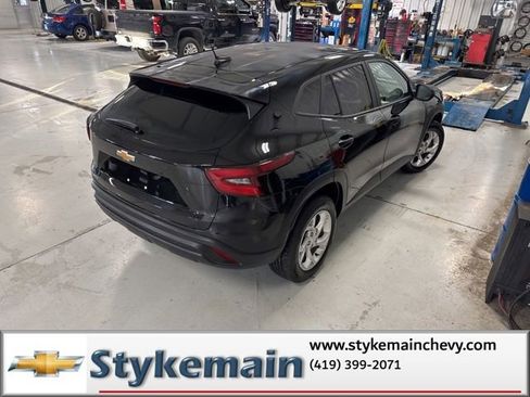 Used 2024 Chevrolet Trax LS w/ LS Convenience Package image 13