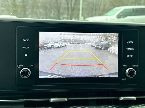 Used 2022 Kia Carnival LX image 22