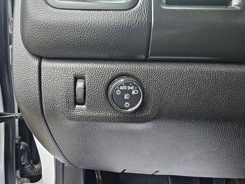 Used 2015 Chevrolet Colorado LT w/ LT Convenience Package RWD image 13