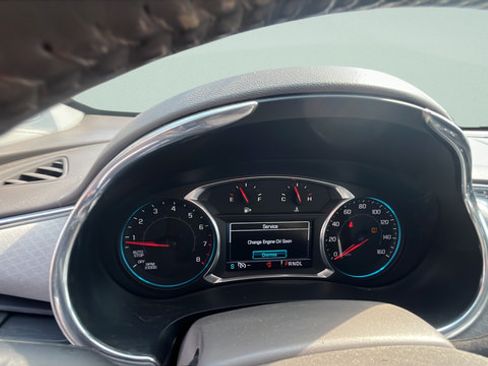 Used 2017 Chevrolet Malibu LT FWD image 12